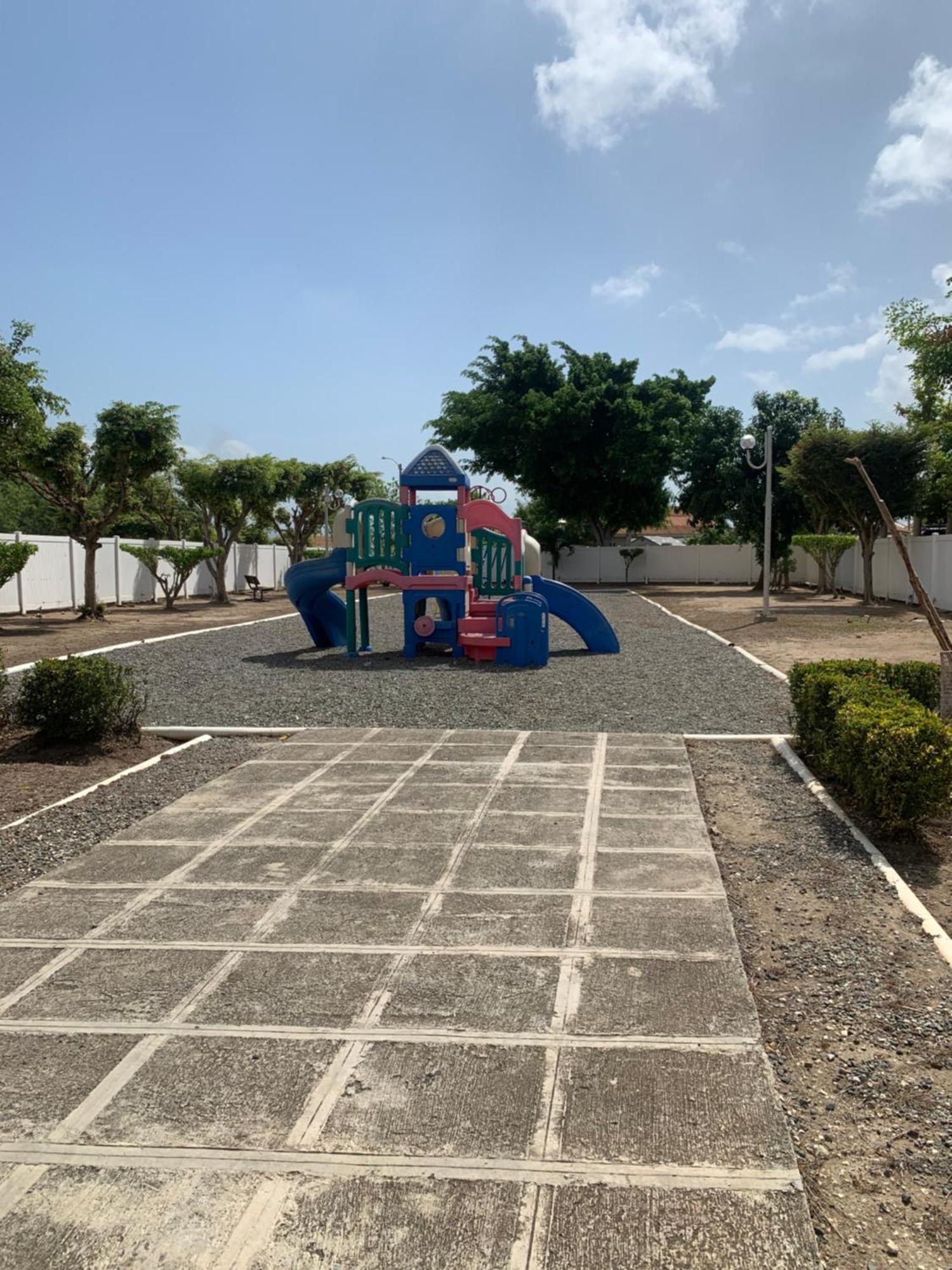 Caribbean Escape Hotel Portmore Exterior photo