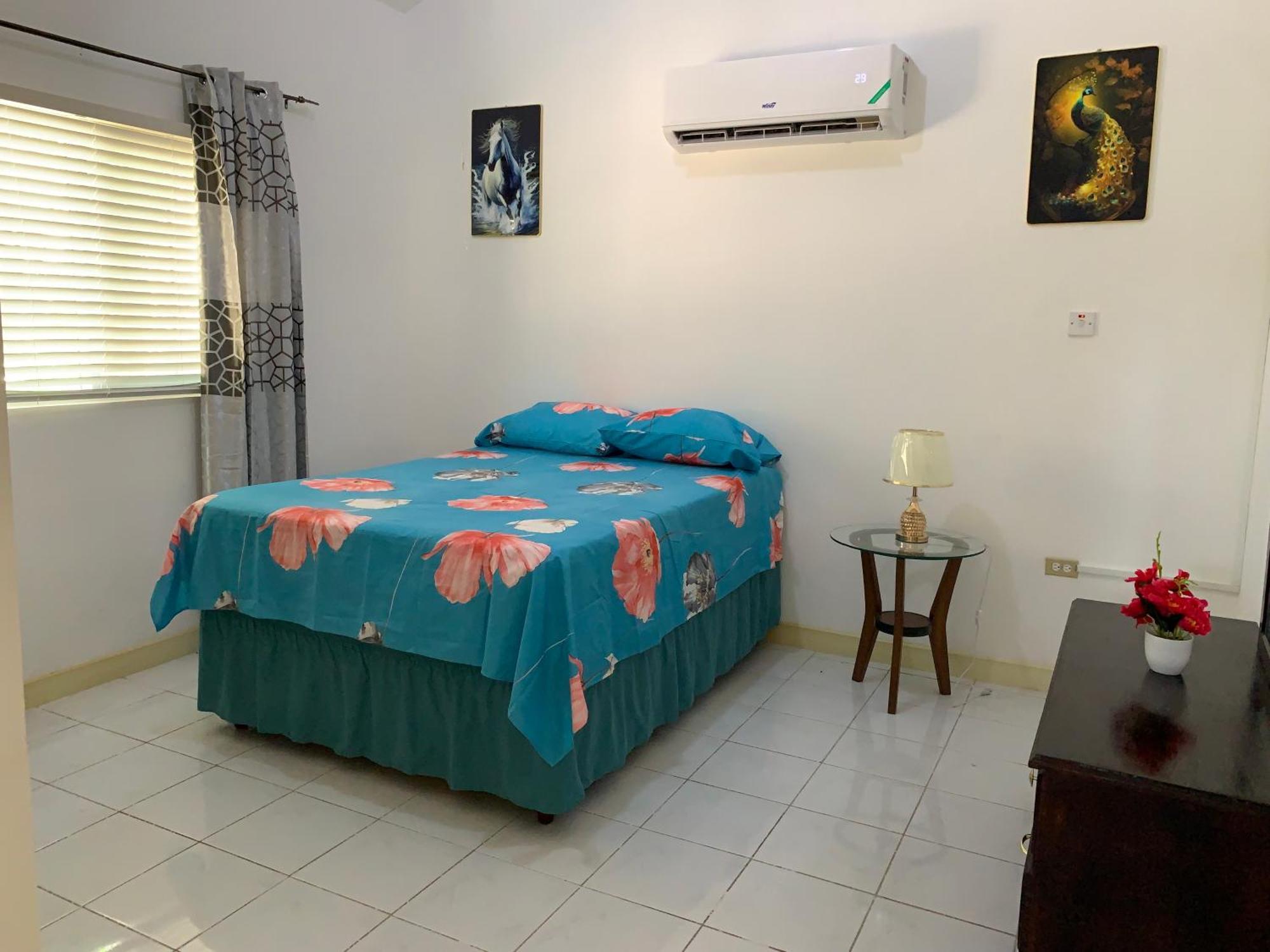 Caribbean Escape Hotel Portmore Exterior photo